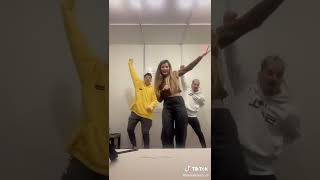 Skone Mecha y Nerea bailando en Tiktok