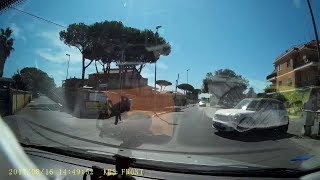 [Dashcam ITA 2017-08-16] Mi vuole veramente tagliare la strada.. perchè dorme?