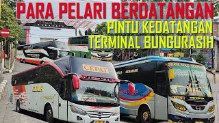 SIAPA DULUAN FINISH? PARA PELARI DI PINTU MASUK KEDATANGAN TERMINAL BUNGURASIH