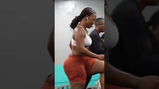 Lady with huge back🤯🤯🥶 shows us how to train #fitness #health #agt #blackscreenstatus #asmr