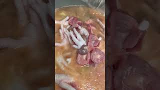 Caldo de patitas de pollo con verdura