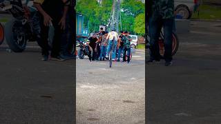 😱 oh Bhai Kamal kariye 👀#Public reaction,  #ktm200 #viral #stunt ￼