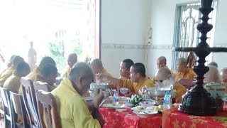 Chư Tăng Thọ Thực Cúng Dường