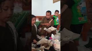 SUASANA BERLEBARAN DENGAN  MAKAN RUJAK PETIS