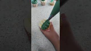 Cupcake Piping Technique Tutorial| Buttercream| Decorating techniques and Ideas| Flowers| Rose|viral