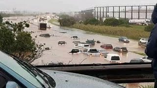 CHUVAS FORTES MATAM E DESTROEM EM KWAZULO-NATAL, na vizinha ÁFRICA DO SUL 🇿🇦