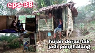 Alhamdulillah,walapun hujan,pintu dan jendela sudah kita selesaikan.