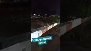 nunggu kereta