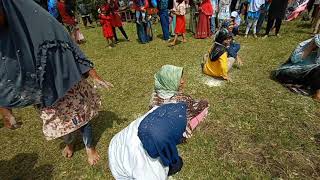 LOMBA 17 AGUSTUS PALING SERU MEMINDAHKAN TEPUNG MENGGUNAKAN TANGAN KE BELAKANG BIKIN NGAKAK