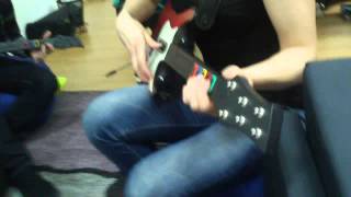 Guitar Hero - барабанщик с покер фейс)))