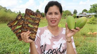 Awesome Cooking Mix Spicy Mango W/ Dired Fish Delicious Recipe - Mango Recipe - Village Food Factory