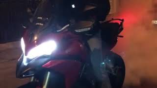 Ducati multistrada 1200 cortando de giro