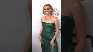 📸 The gorgeous Meg Donnelly stuns in a green dress whilst posing for Paparazzi on the Red Carpet 😍