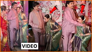 Rekha Touches Shatrughan Sinha's Feet At A Wedding Reception | Watch Video