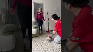 BROMA DEL RATÓN 🐭 | ADIÓS RODILLA #humor #comedia #novios  #parejas