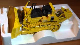 Komatsu D475A-5EO unboxing