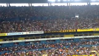 La Ola en el estadio Jalisco