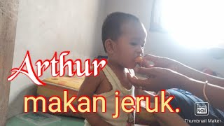 Arthur Zainuddin Makan Jeruk 🍊🍊🍊.