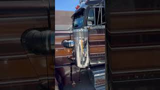 Beautiful Peterbilt 359