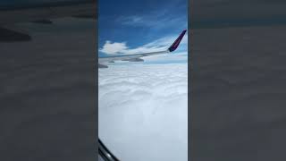 sobre las nubes viaje de avión