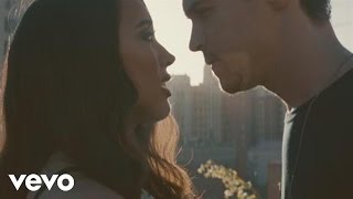 Alex & Sierra - Scarecrow