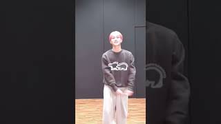 jungwon danced to ‘that that’ while ni-ki sneezed along 😯 | enhypen, psy, bts