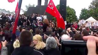 Джигурда проскакал на коне сквозь митинг в Донецке.