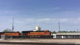 BNSF H-TULMEM Meets an Oil train! 4/12/21. | MRP