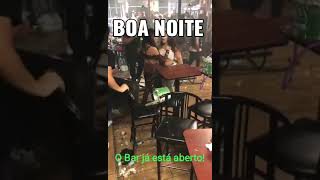 AQUI O PAU TORA