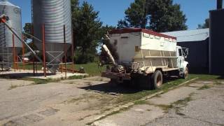 1992 International 4700 Grinder Mixer/Delivery Truck