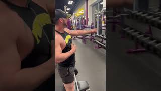 Messing with the big guy at the gym Turns out he’s trying to get kicked out of Planet Fitness lol😂