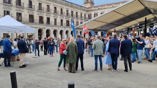 Llegada de Alberto Núñez Feijóo acompañado por Mañueco, De Andrés y Oyarzabal al mitin en Vitoria