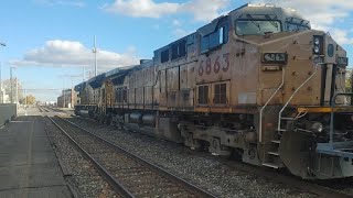 UP SD70ACE AND WORN OUT LOW DICTH LIGHT UP TRAILING ON A CSX FREIGHT