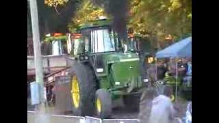 John Deere 4440 pulling La Visitation 2013 part2/2