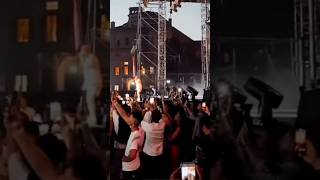 Cerco di imbucarmi al concerto di Sfera Ebbasta