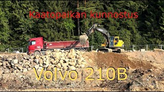 Kaatopaikan kunnostusta Volvo 210B kaivuri