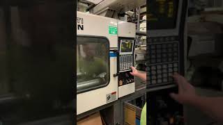 1994 CINCINNATI 220-TON PLASTIC INJECTION MOLDING MACHINE