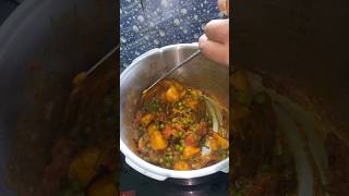 Veg Pulao in pressure cooker | #pulao #vegpulao #pulaoincooker #cookingvideo #trendingshorts #viral