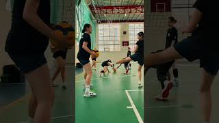 Кто быстрее😀 #volleyball #волейбол #shortvideo