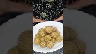 Til Gur ke Ladoo | Homemade Til Gud Ke Laddu | Til ke Ladoo recipe in Urdu | How to Make Til Ladoo