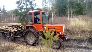 Т-25 пробирається через ділянку