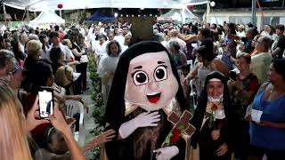 Fiéis participam de procissão e encerramento da Festa de Santa Teresinha em Paul