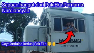 Lagi Asyik Hunting di Haurpugur Tiba tiba Di sapa sama pak @ekapurnamanurd di stasiun haurpugur