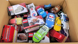 I put together Tomica Cars on cardboard. I'll put more and more minicars in the same picture box☆ 2