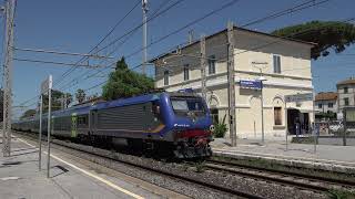 2023 - IT - Trenitalia 464.610 loco with a regional train passing Castagneto Carducci-Donoratico