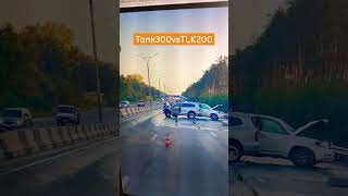 Tank 300 vs Land Cruiser 200