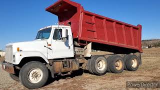 1999 International dump truck