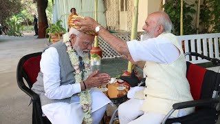 PM Modi meets Jam Saheb in Jamnagar | જામસાહેબ શત્રુશલ્યસિંહજી મોદી ને પાઘડી પહેરાવી