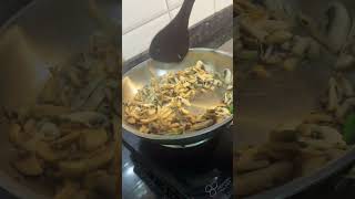 आज दिया Husband ने Shock😳बिना कुछ डाले बनाया Special Mushroom 🍄 मशरुम #mushroom #shorts #food #yt