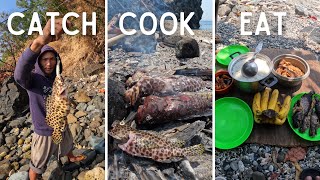 Island Survival with Fishing Rod Only - Eating Whatever We Catch 🏝️🎣😲